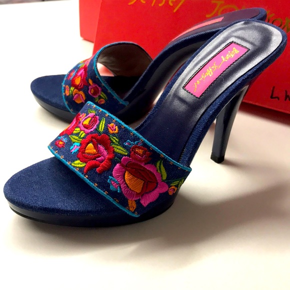 Betsey Johnson Shoes - Betsey Johnson denim embroidered rose heel 7.5 rockabilly pinup vintage shoes